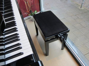 Discacciati piano bench black high gloss, black satin/ seat black vinyl - KD 20