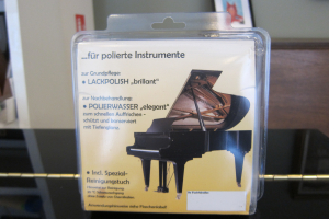 Polishing set for pianos
